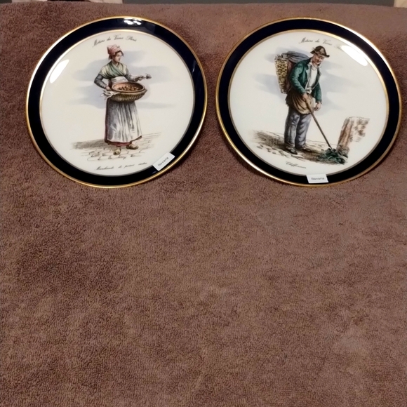 Collectable plates - Picture 1 of 8